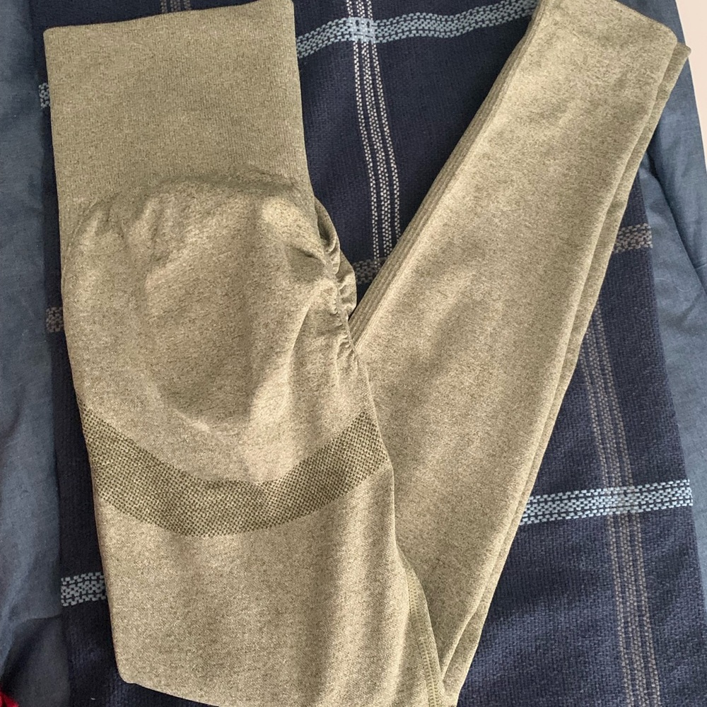 NEW Butt Scrunch Leggings!